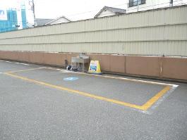 南千住清掃車車庫の荷さばき駐車場の写真