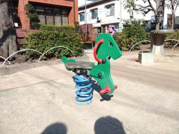 スプリング遊具