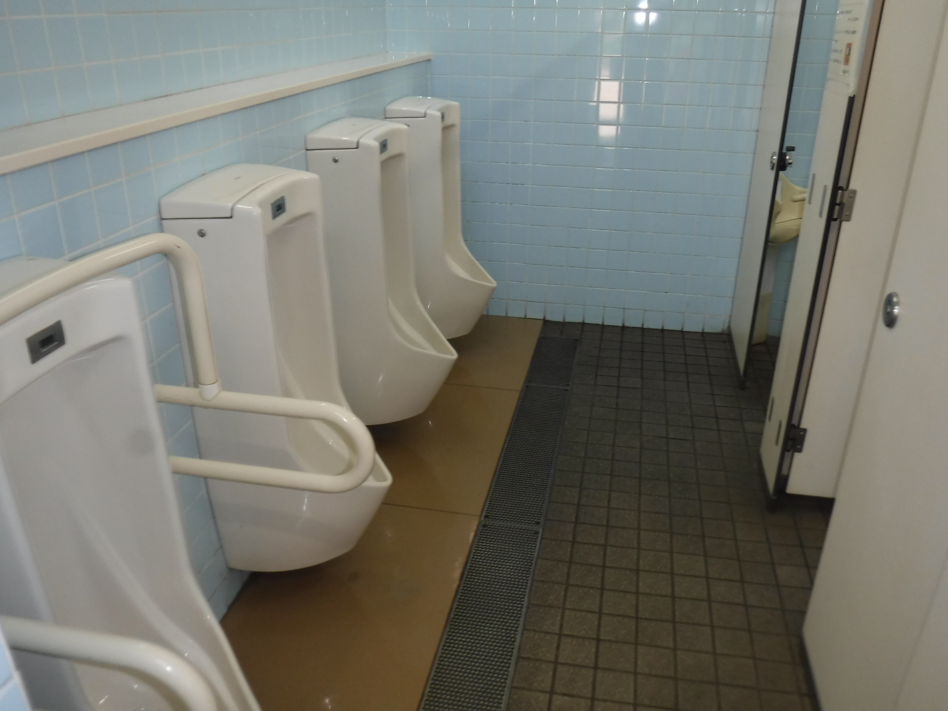 荒川公園（南側）トイレ（展示場横）／荒川区公式サイト