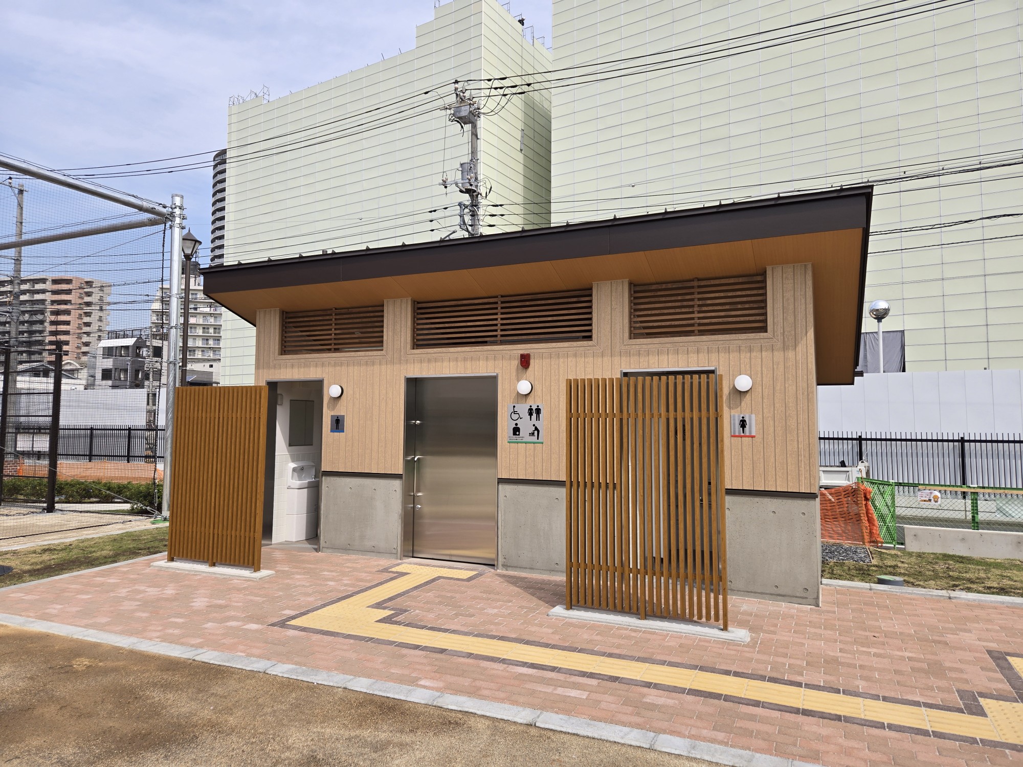 荒川二丁目公園トイレ外観