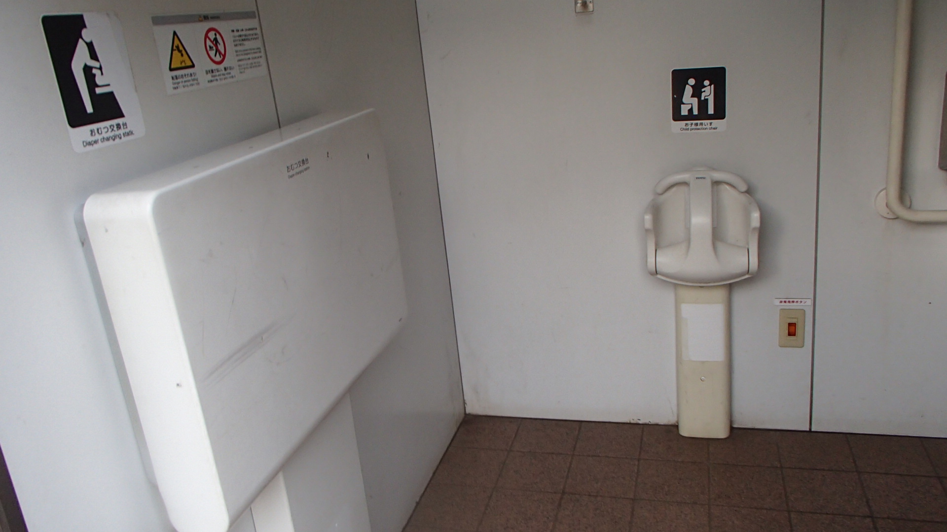 町屋二丁目児童遊園多機能トイレ2