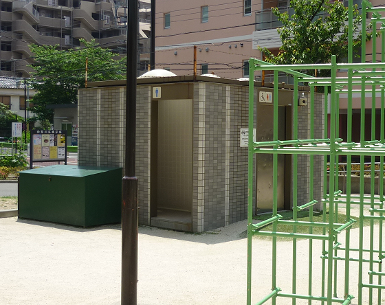 町屋六丁目北児童遊園トイレ外観