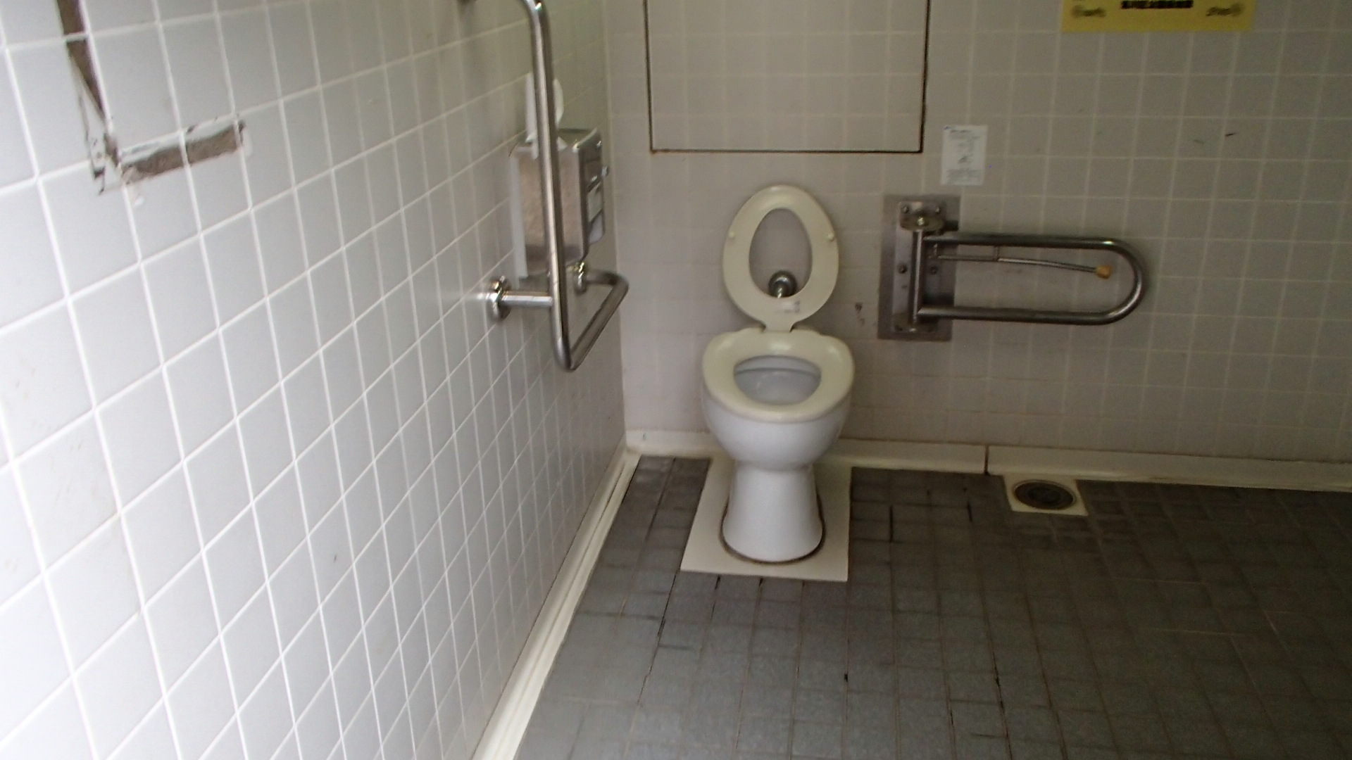 町屋六丁目北児童遊園多機能トイレ１