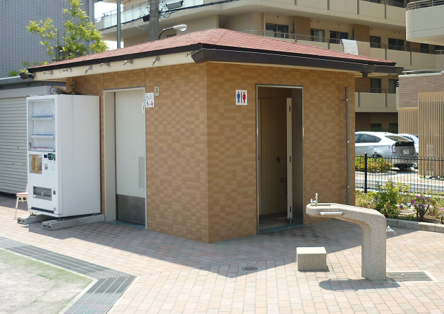 町屋七丁目公園トイレ外観