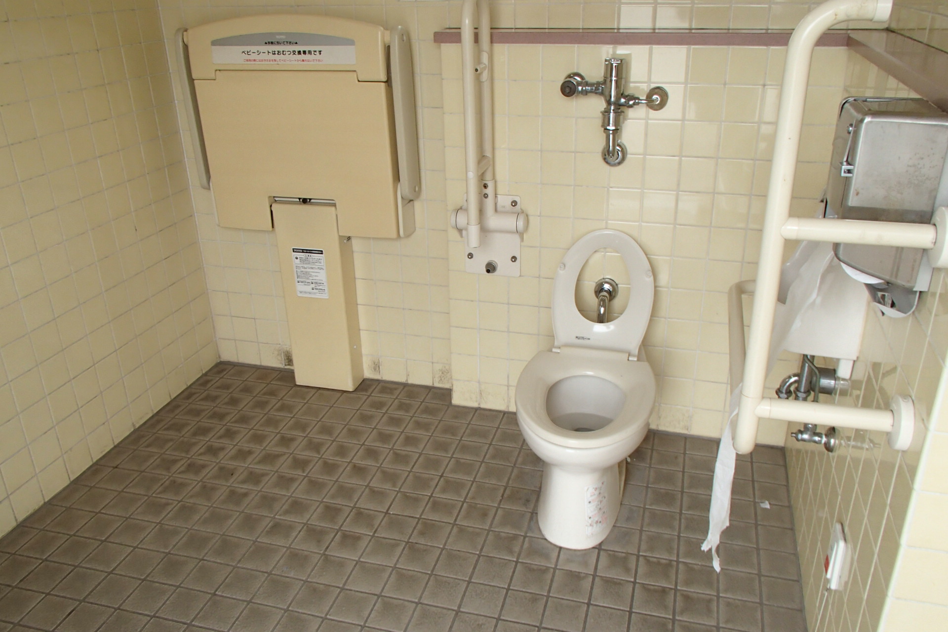 町屋七丁目公園多機能トイレ