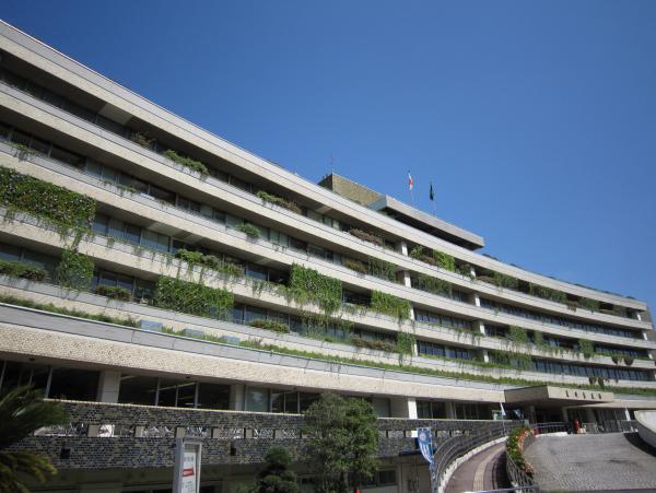 荒川区役所の外観