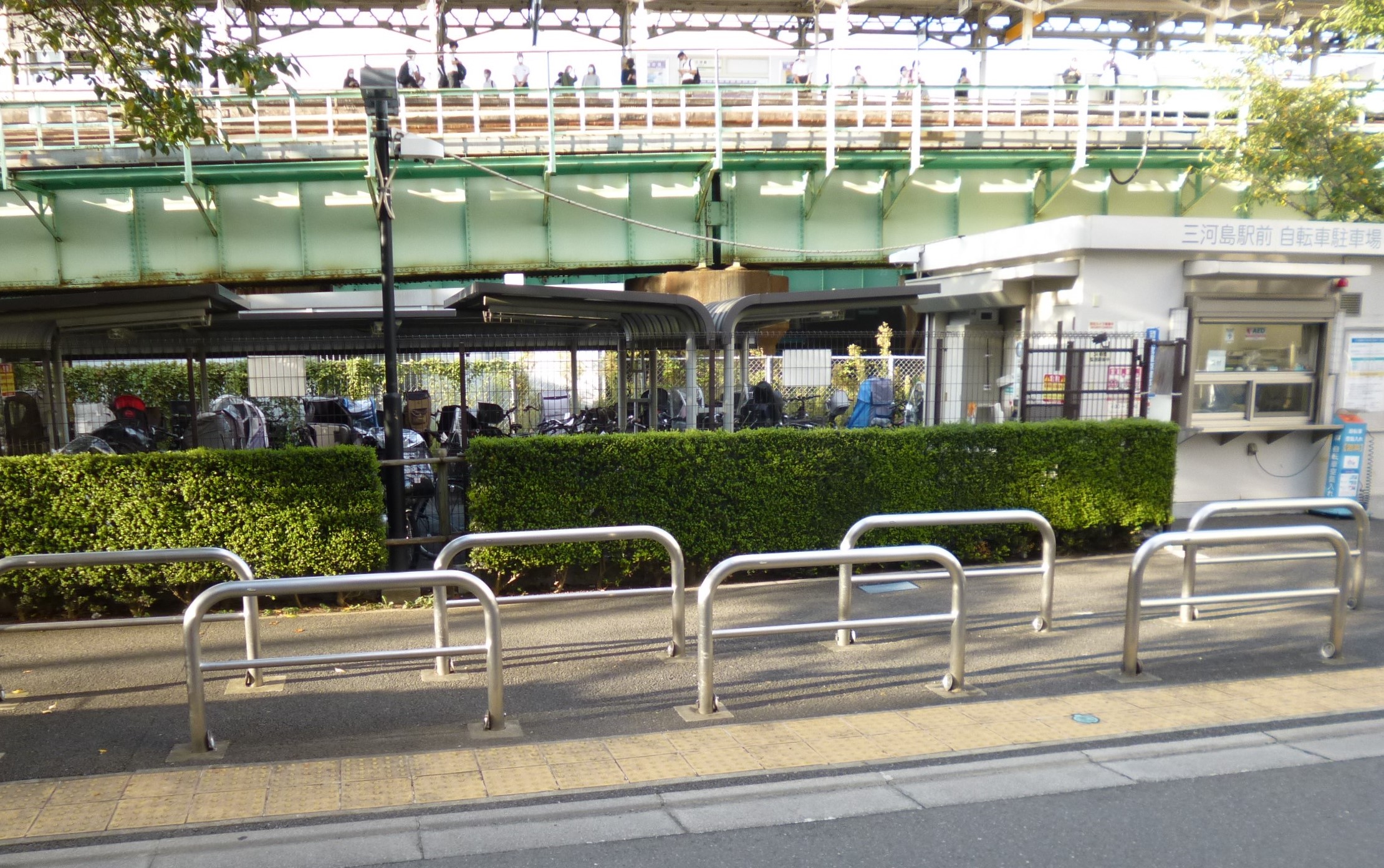 三河島駅前自転車駐車場の平置き駐輪場の外観