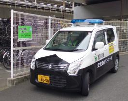 青色パトロールカーの写真