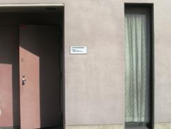 建物の線路側壁面部