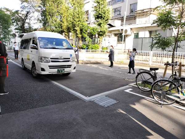 緊急医療救護所から出発する様子