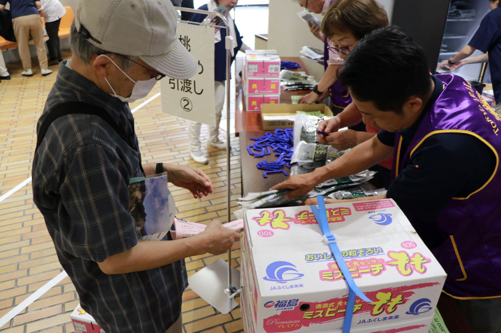 桃の販売の様子