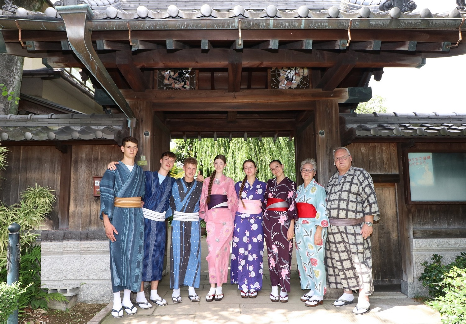 大林院山門にて