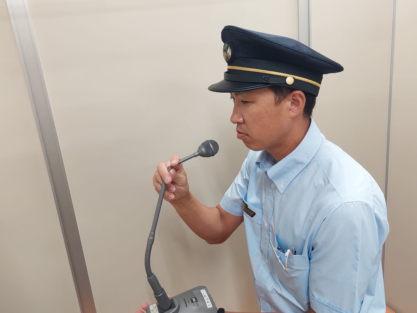 駅構内放送体験の様子
