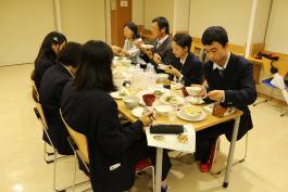 都立農産高校の生徒による試食会1