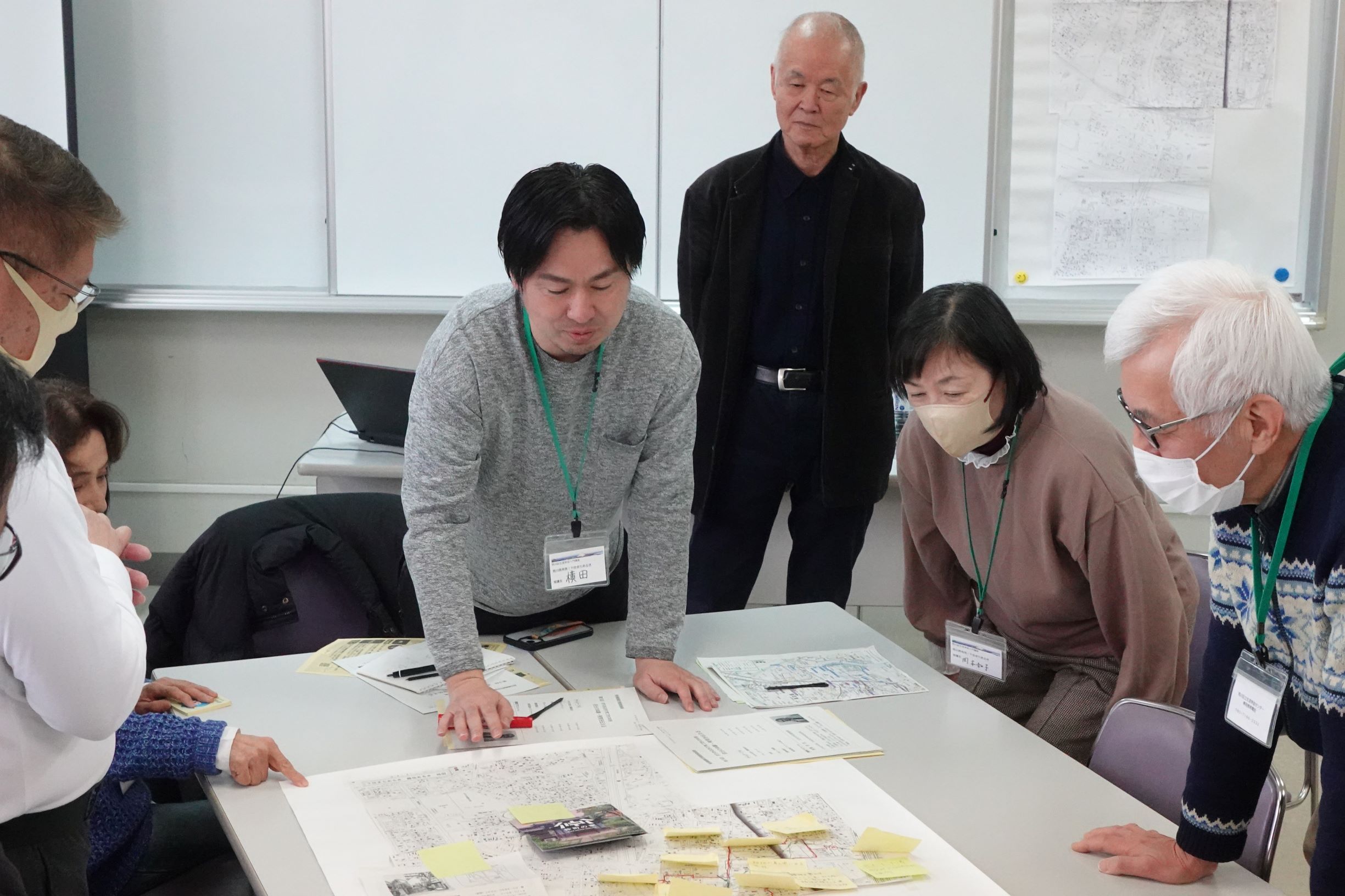 西チームの発表