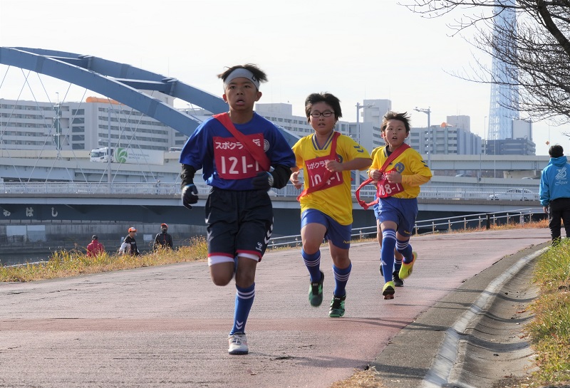 仲間の待つ中継地点を目指して