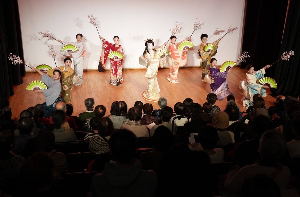 ラストは出演者全員で「千本桜」
