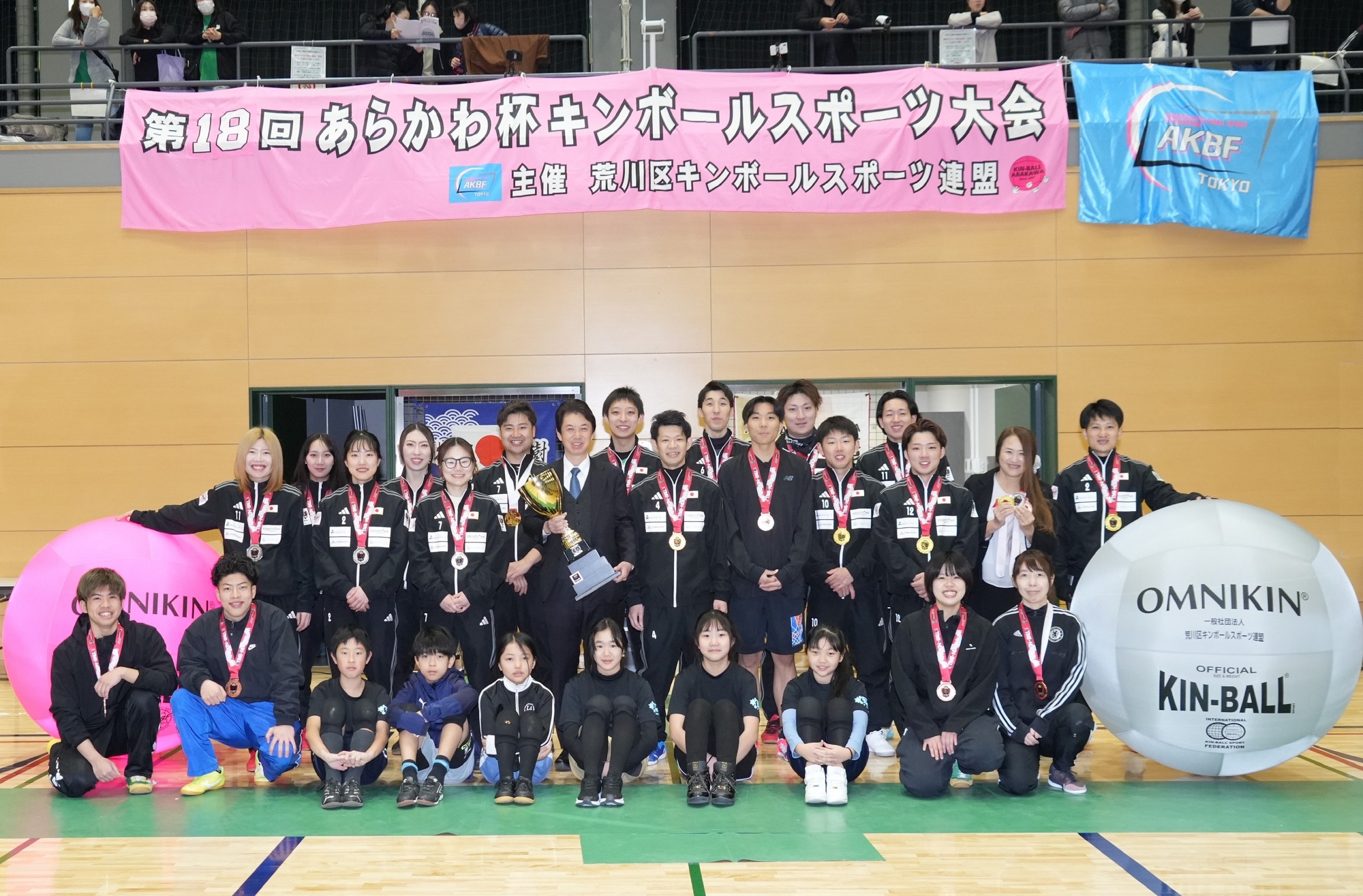 ワールドカップ日本代表メンバーと国内外の大会で活躍した選手の皆さんと滝口区長