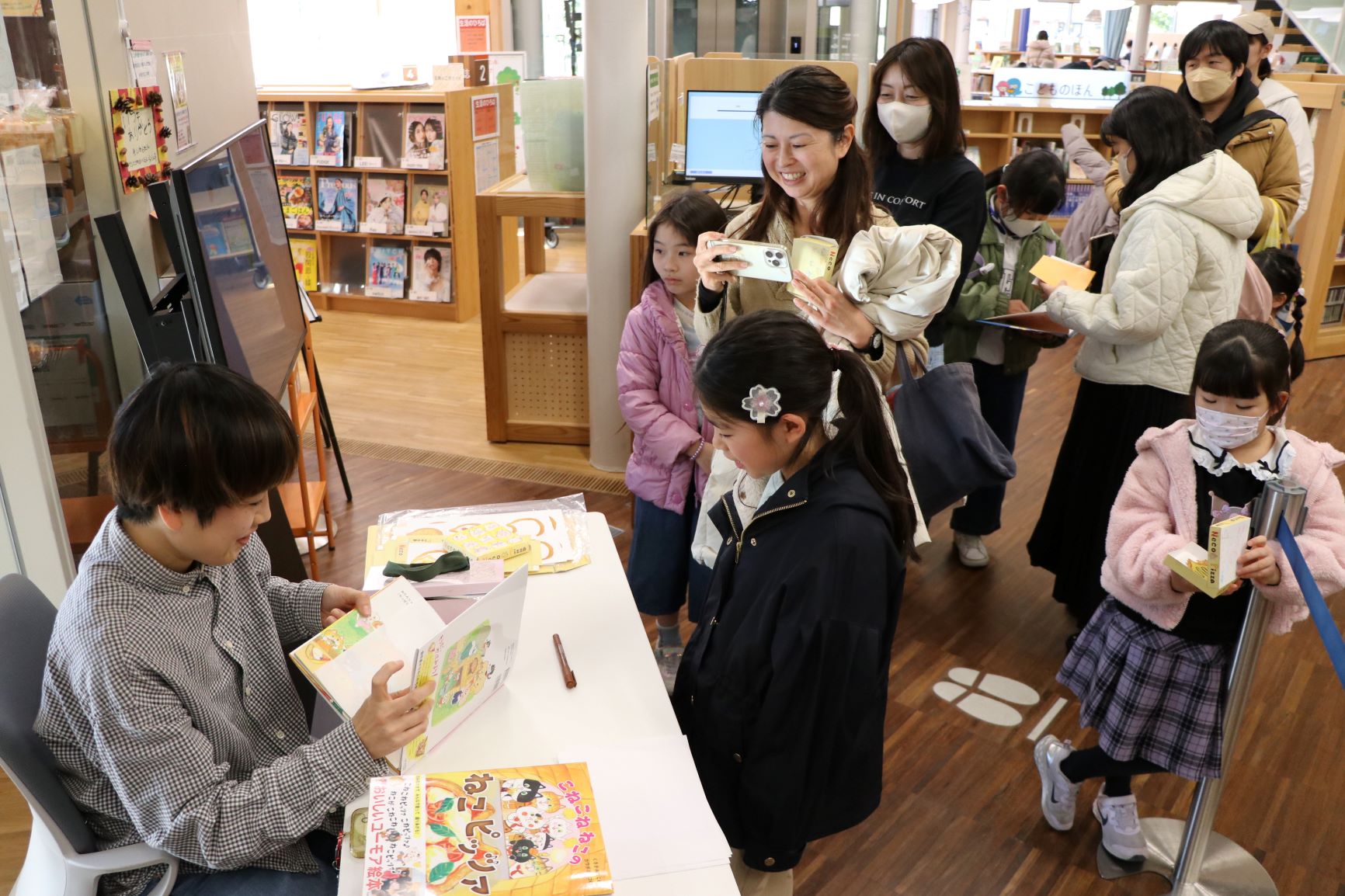 カワダクニコさんのサイン会