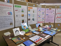 憲法週間パネル展の様子
