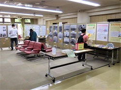東京空襲パネル展の様子