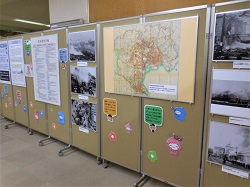 東京空襲パネル展の様子