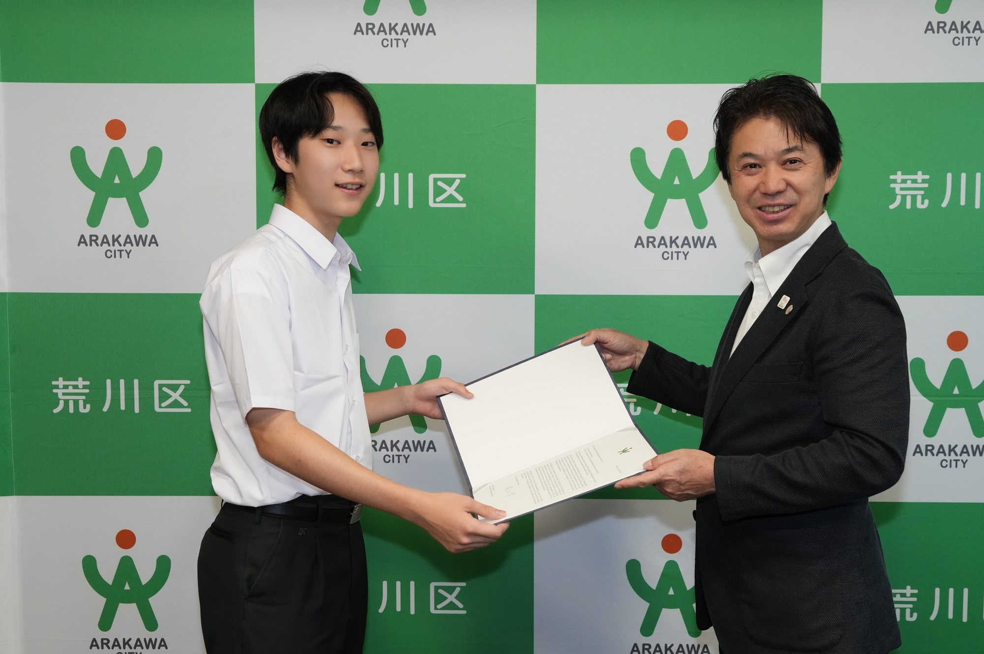 親書を託す様子