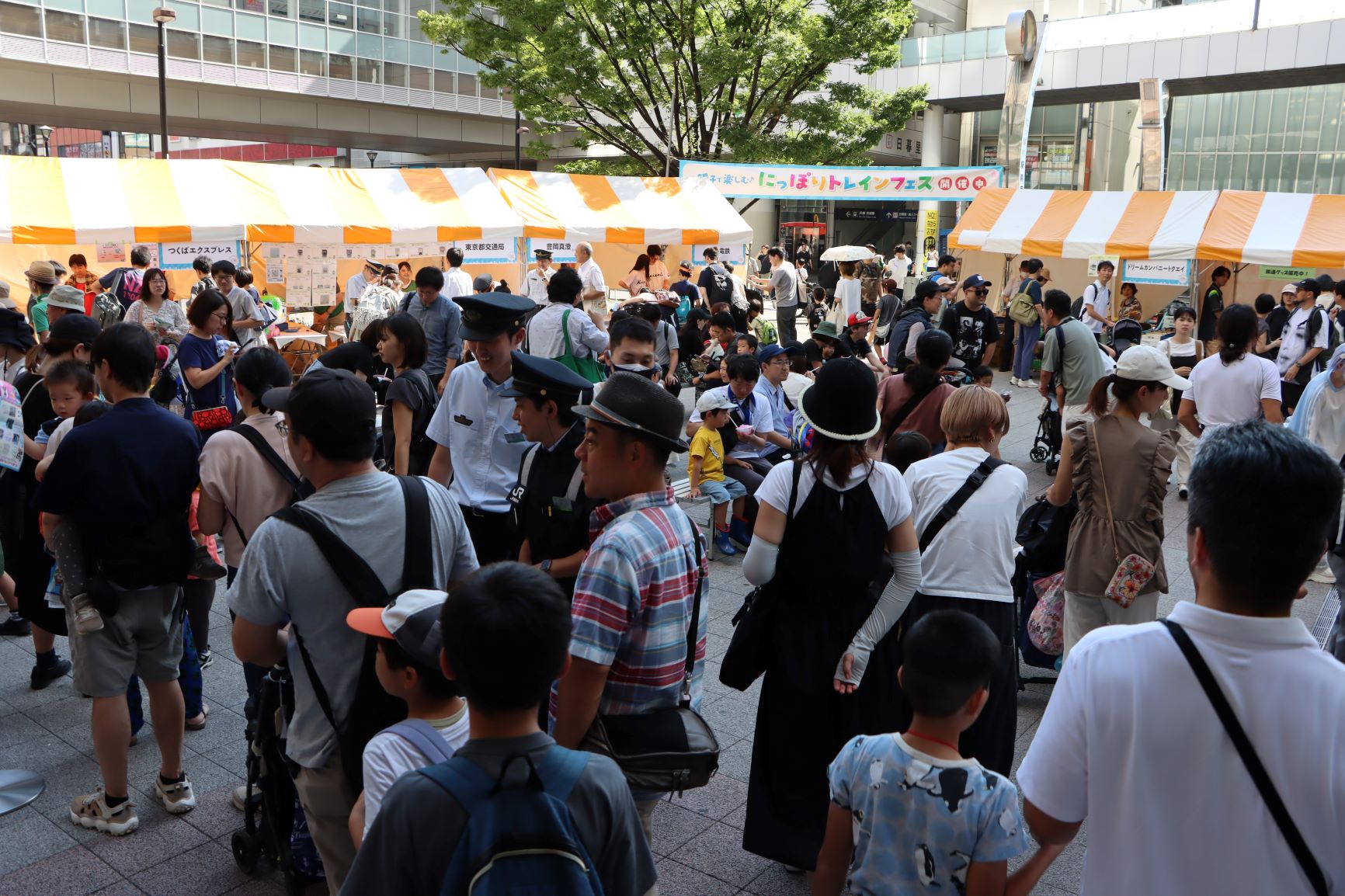 来場者で賑わうイベント会場