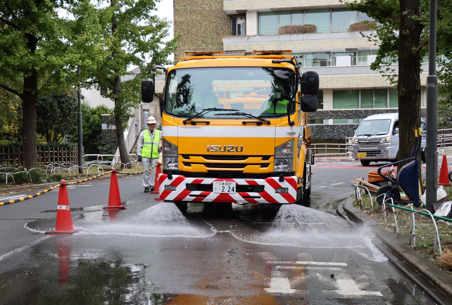 永久水利の水を散水する様子