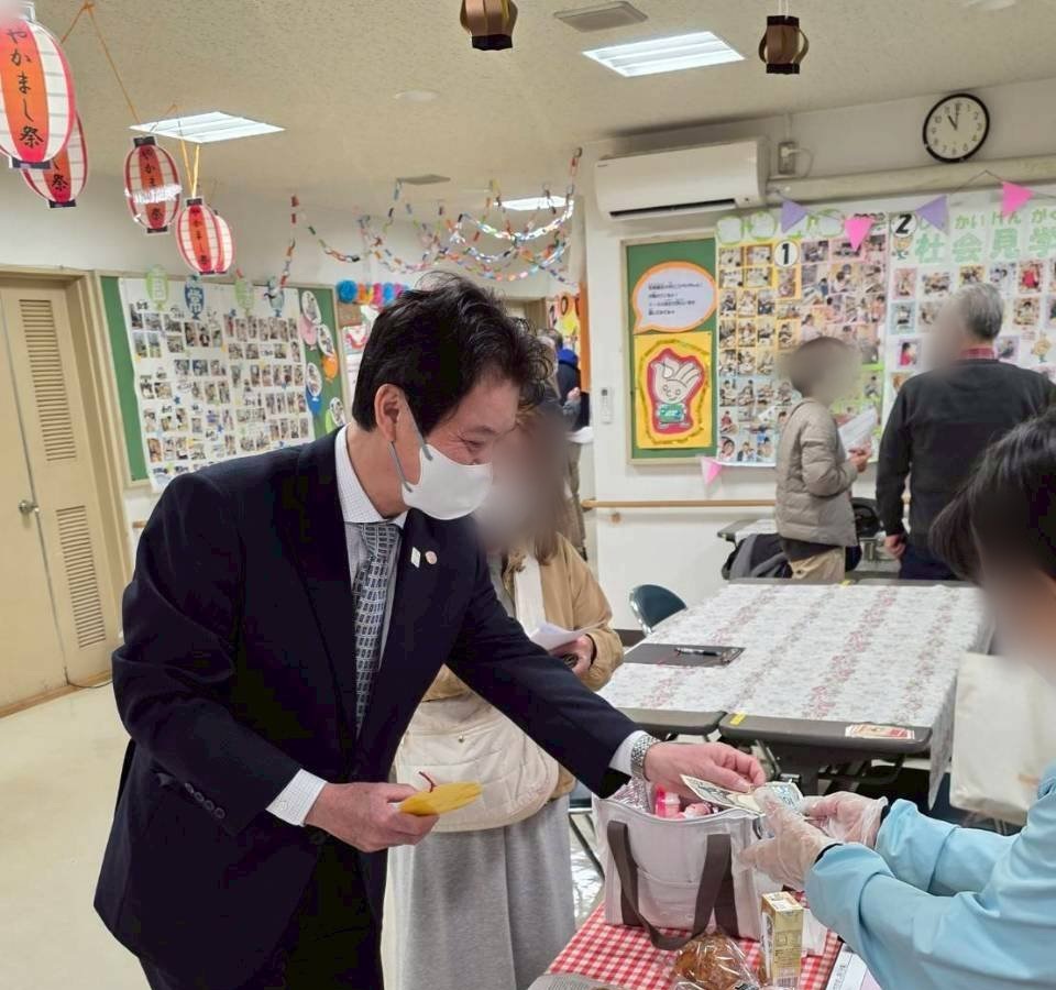 やかましさいに参加する区長