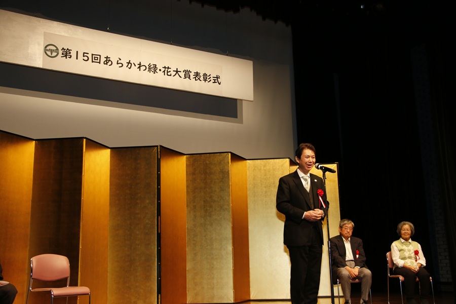 挨拶をする区長