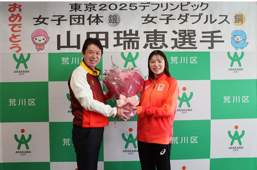 記念撮影をする区長