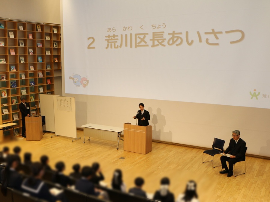 挨拶をする区長