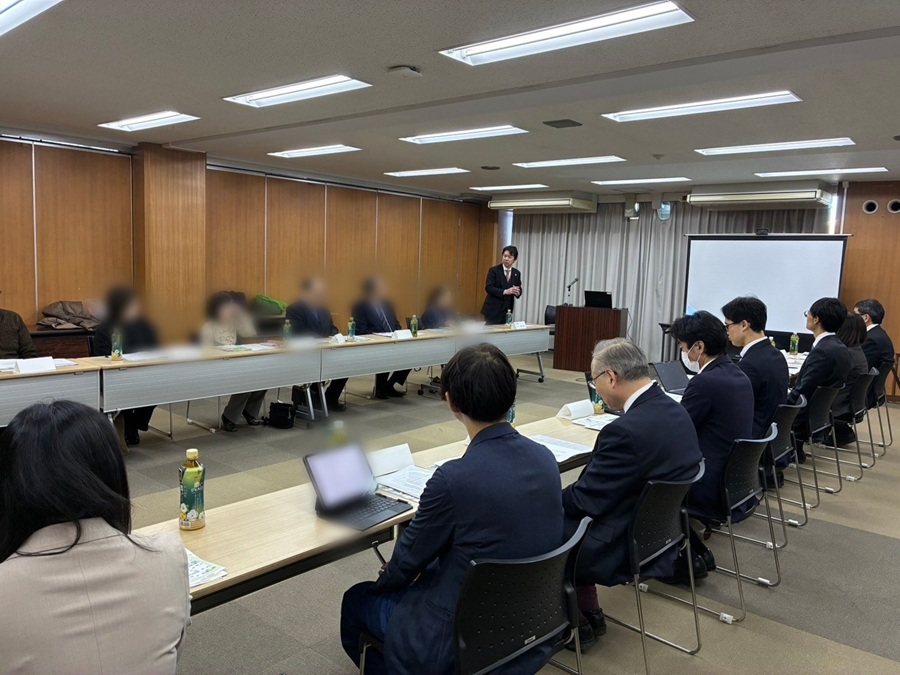 挨拶をする区長