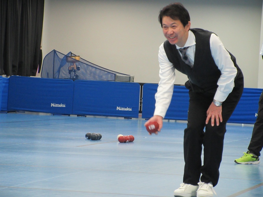 パラスポーツを体験する区長