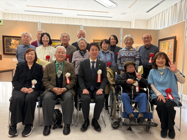 記念撮影をする区長