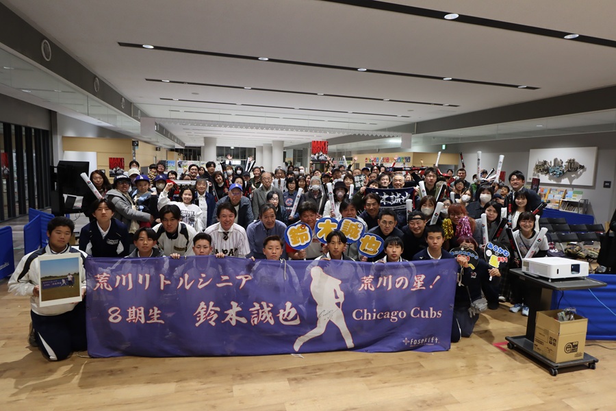 パブリックビューイングに参加する区長