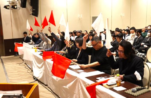 決勝戦での判定の様子