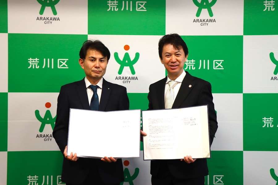 記念撮影をする区長