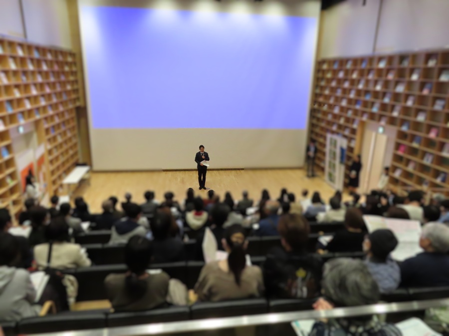 挨拶をする区長