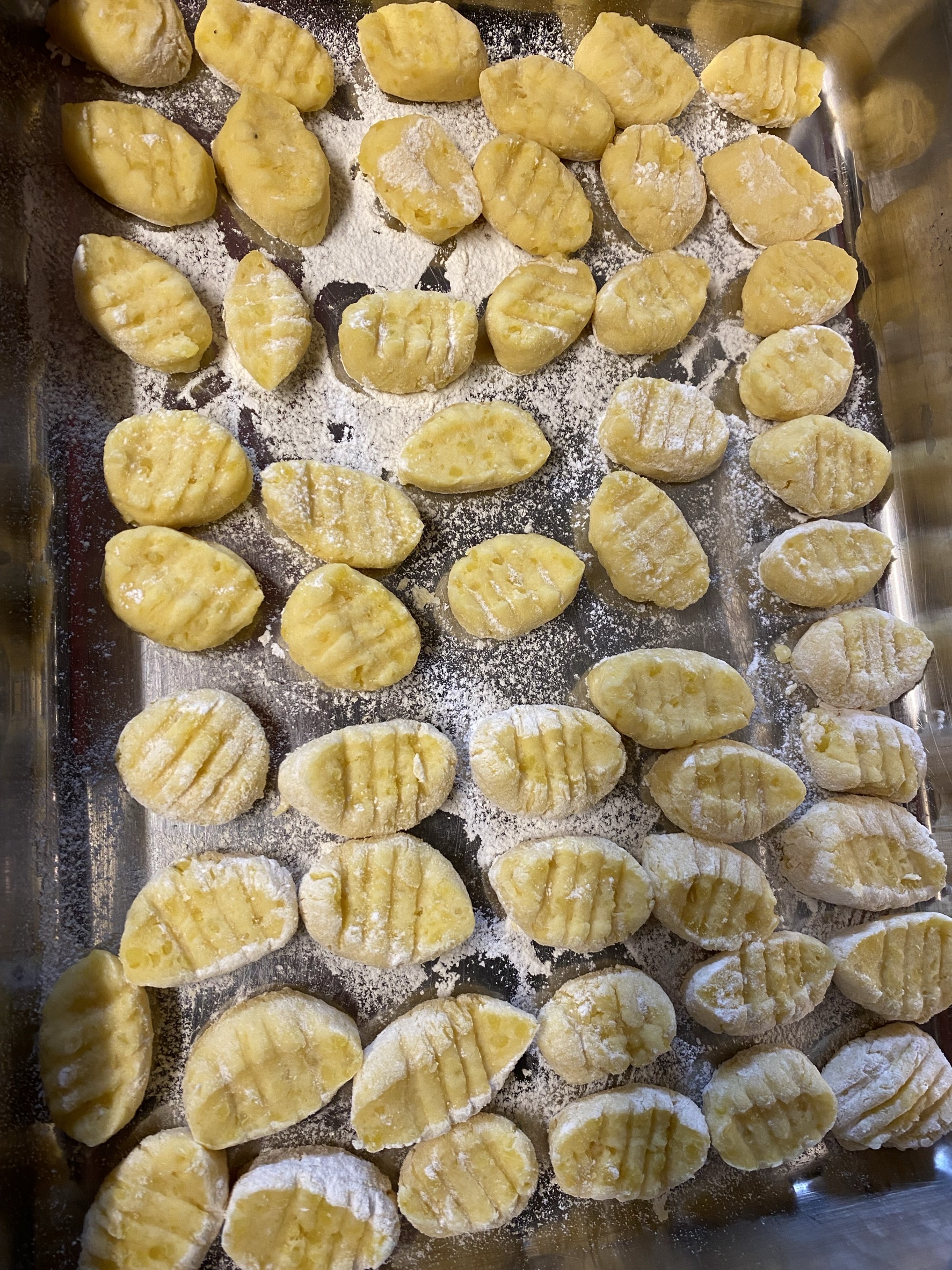 フォークで形を整えたニョッキの画像