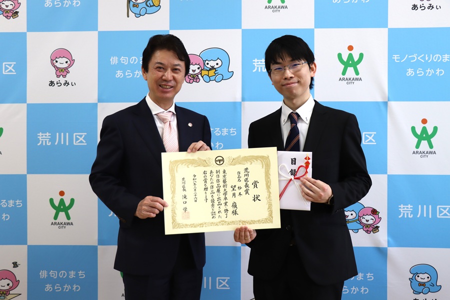 記念撮影をする区長