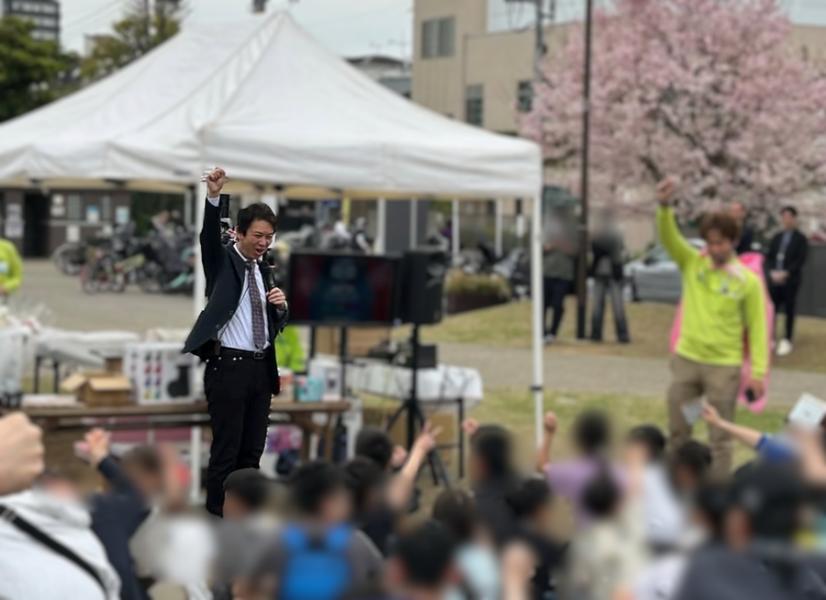 挨拶をする区長