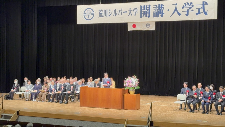 挨拶をする区長