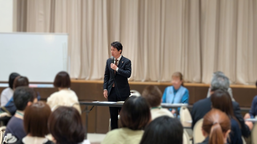 挨拶をする区長