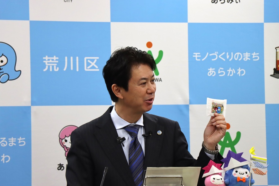 会見をする区長