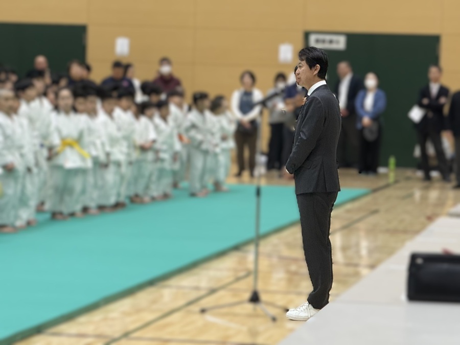 挨拶をする区長
