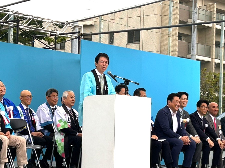 挨拶をする区長