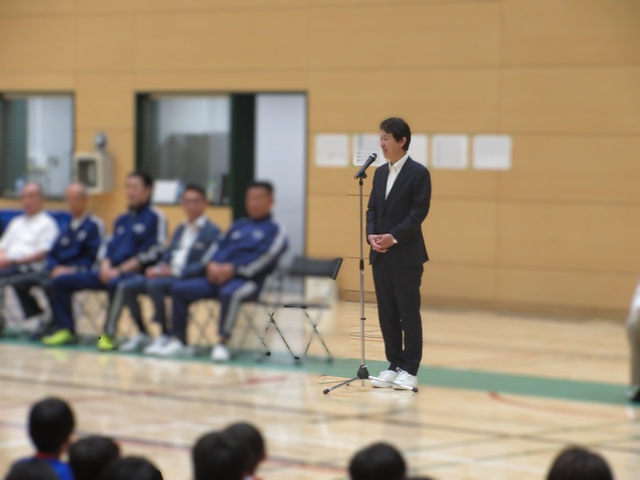挨拶をする区長