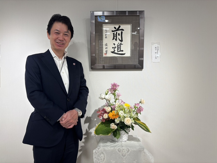 記念撮影をする区長